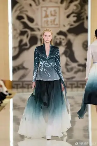 仙侠风?盖娅传说的中国风高定礼服吹的什么风