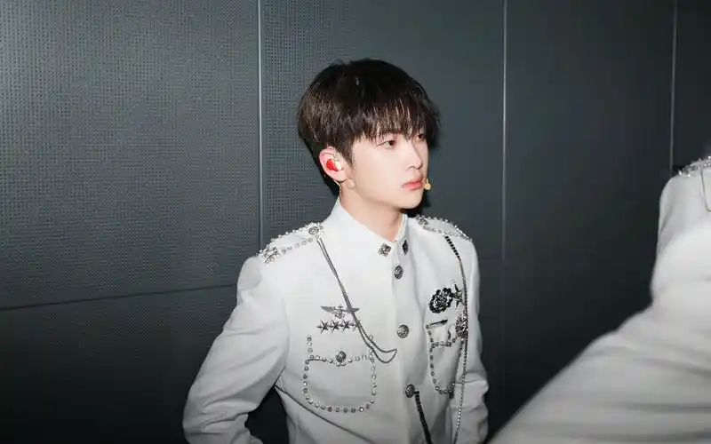 a little braver周震南 壶最好的小队长-从一个人