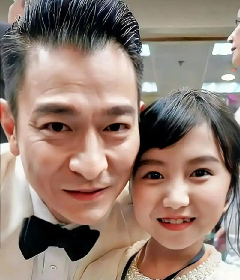 刘德华的女儿刘向蕙出生于一个富有的家庭,从小就过着公主般的生活.