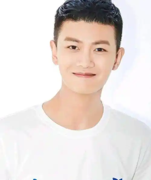 任嘉伦生日快乐,愿你的眼睛只看得到笑容,心中充满阳光_祝福_照片