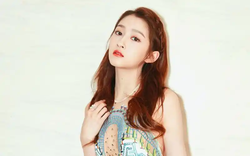 一键举报 上一张 下一张 简介 关晓彤蓝色长裙性感图片高清桌面壁纸