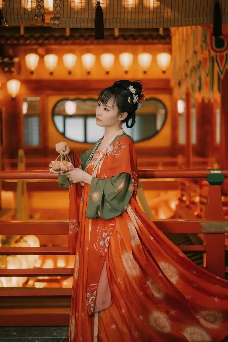 古风 #国风古韵 #云想衣裳花想容 #原来穿上古装也可以这 - 抖音