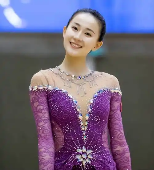 体操女神张豆豆因"挺胸照"走红!