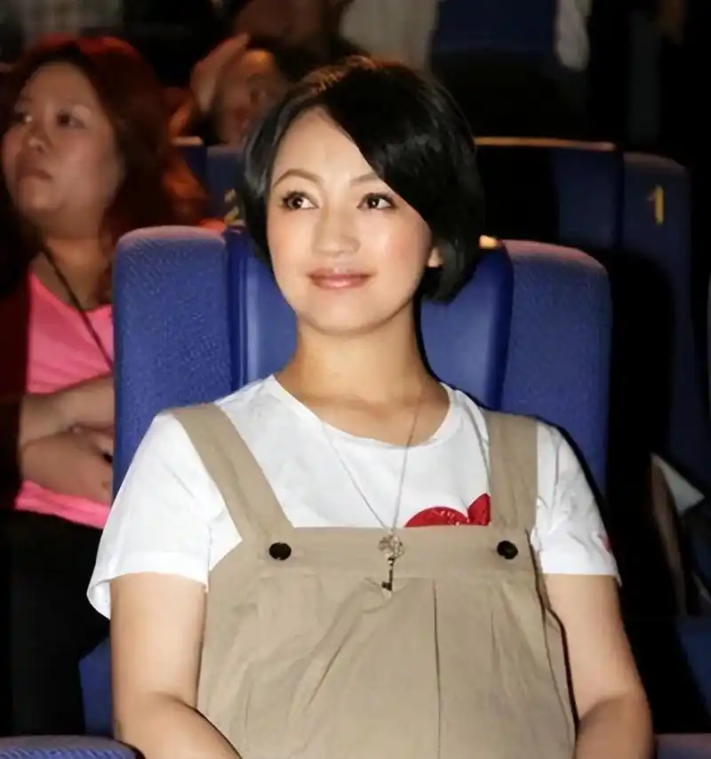 罗海琼:豪门之路,舞蹈与演艺的辉煌,高龄产子的坚韧与幸福 罗海琼,一