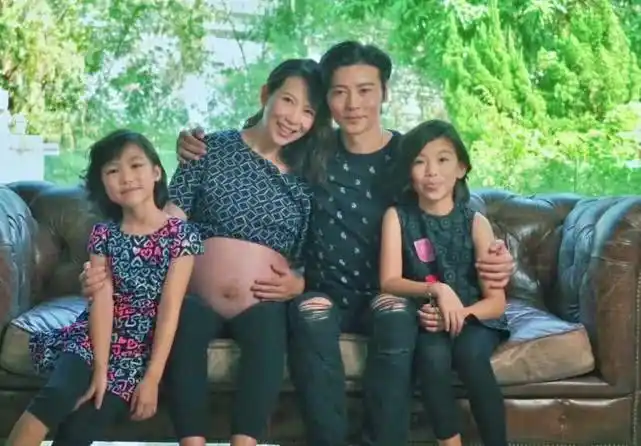 原创蔡少芬生产过程首曝光,因胎动提前剖腹产,脸上暗疮太真实