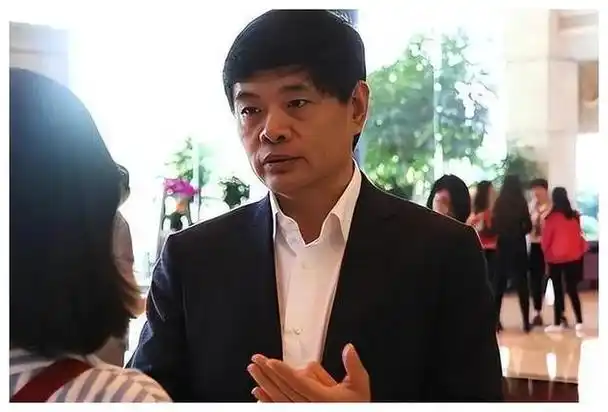 著名富豪丁健抛弃妻儿娶许戈辉前妻如今过成这样