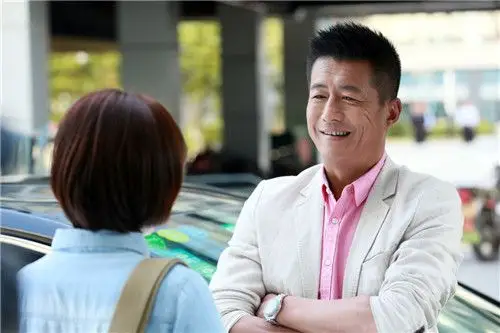 组大叔萝莉时尚cp 高曙光"尴尬"登场     一向被誉为"气质男神"的