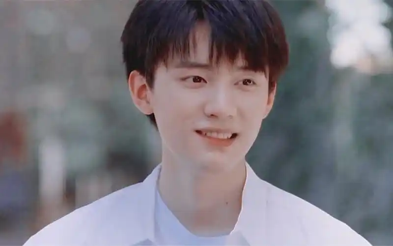 内娱有梨涡的男演员不多见啊,一整个爱住了!【周翊然】