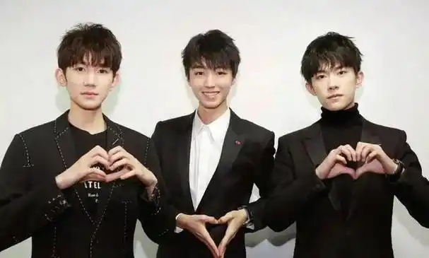 tfboys再次合体失败,毫无互动交流,王源颜值大不如前灵气尽失