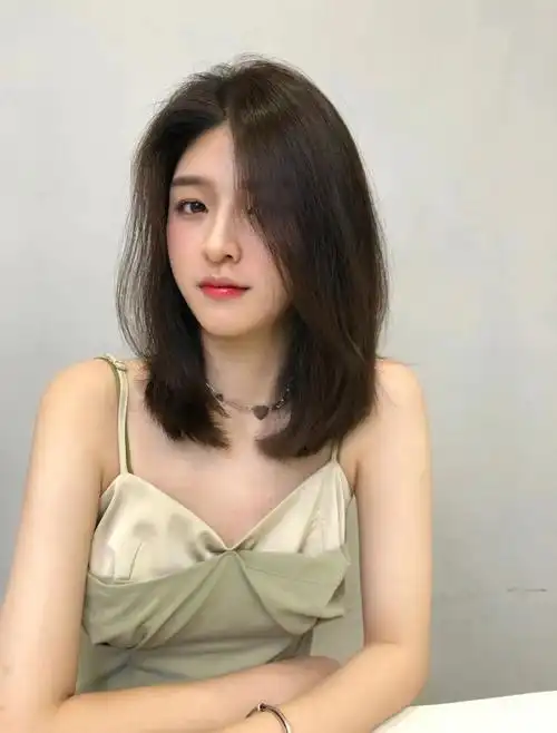 高级质感锁骨发被追着问的女神发型