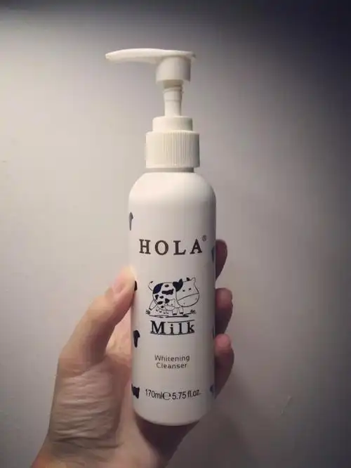 吃了我这颗安利#hola赫拉牛奶洁面乳 洗面奶 超市买100左右 略粘稠