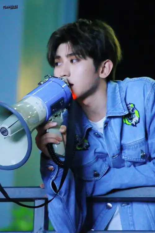 2018蔡徐坤《快乐大本营》录制_高清图片大全-爱豆app