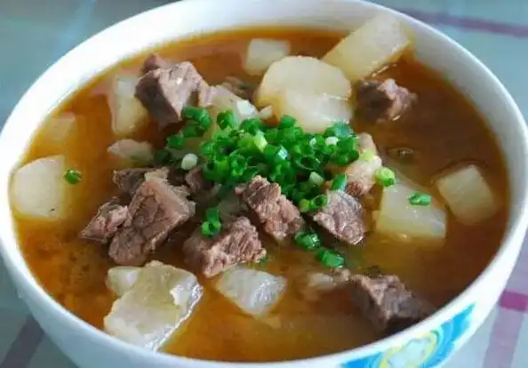 冬天里东北这些炖菜卖得很火