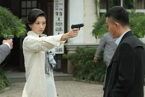 九死一生收视登探花导演赞斓曦爆发力强