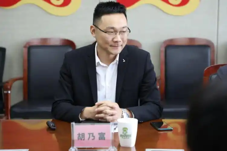 社会工作系主任,教授,博士杨超对先每集团多年来的默默付出深受感动