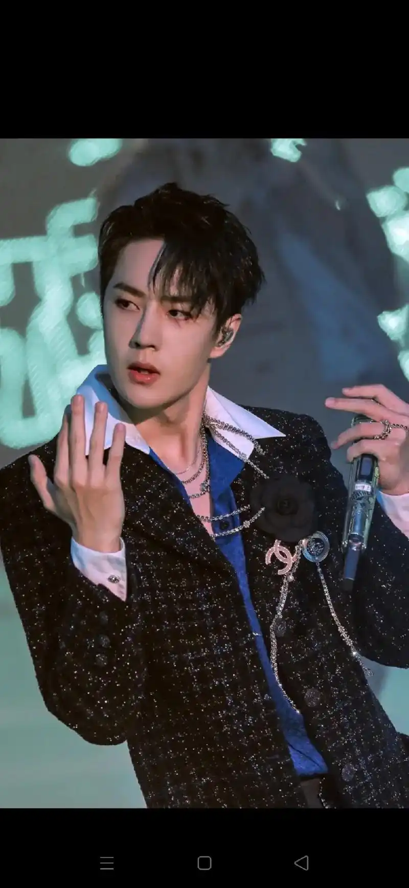 王一博     来一波一博无感的舞台照贼帅 - 抖音