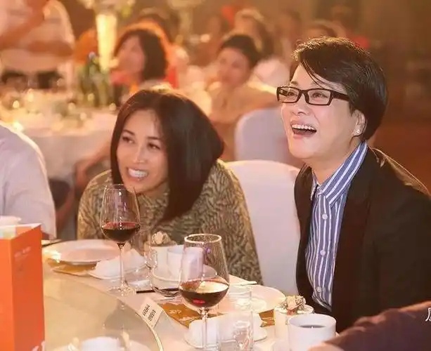 回顾那英:与高峰分手后,带着儿子嫁给孟桐,如今婚姻状况如何?