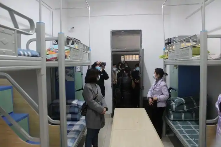 家校零距离 共育促成长 - 绵阳中学实验学校