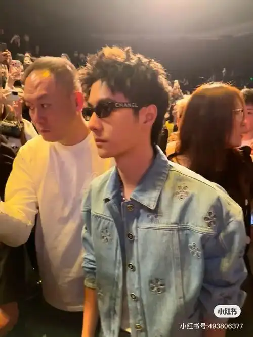 王一博香奈儿品牌形象大使##王一博陈伟霆刘诗诗张子枫同框看秀