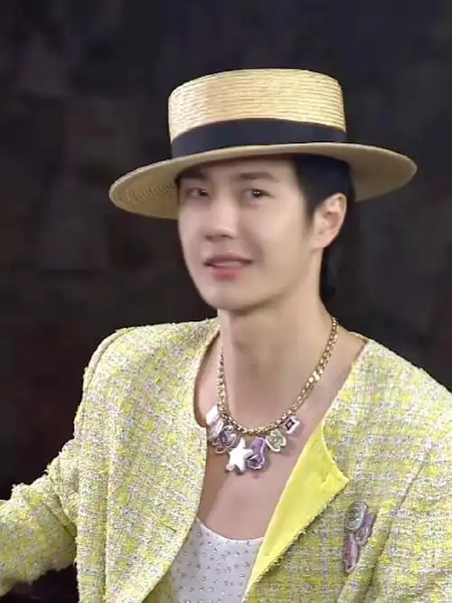 快划##王一博gq盛典##gq的小船 尴尬##gq红毯##杨幂杨紫王一博坐一桌