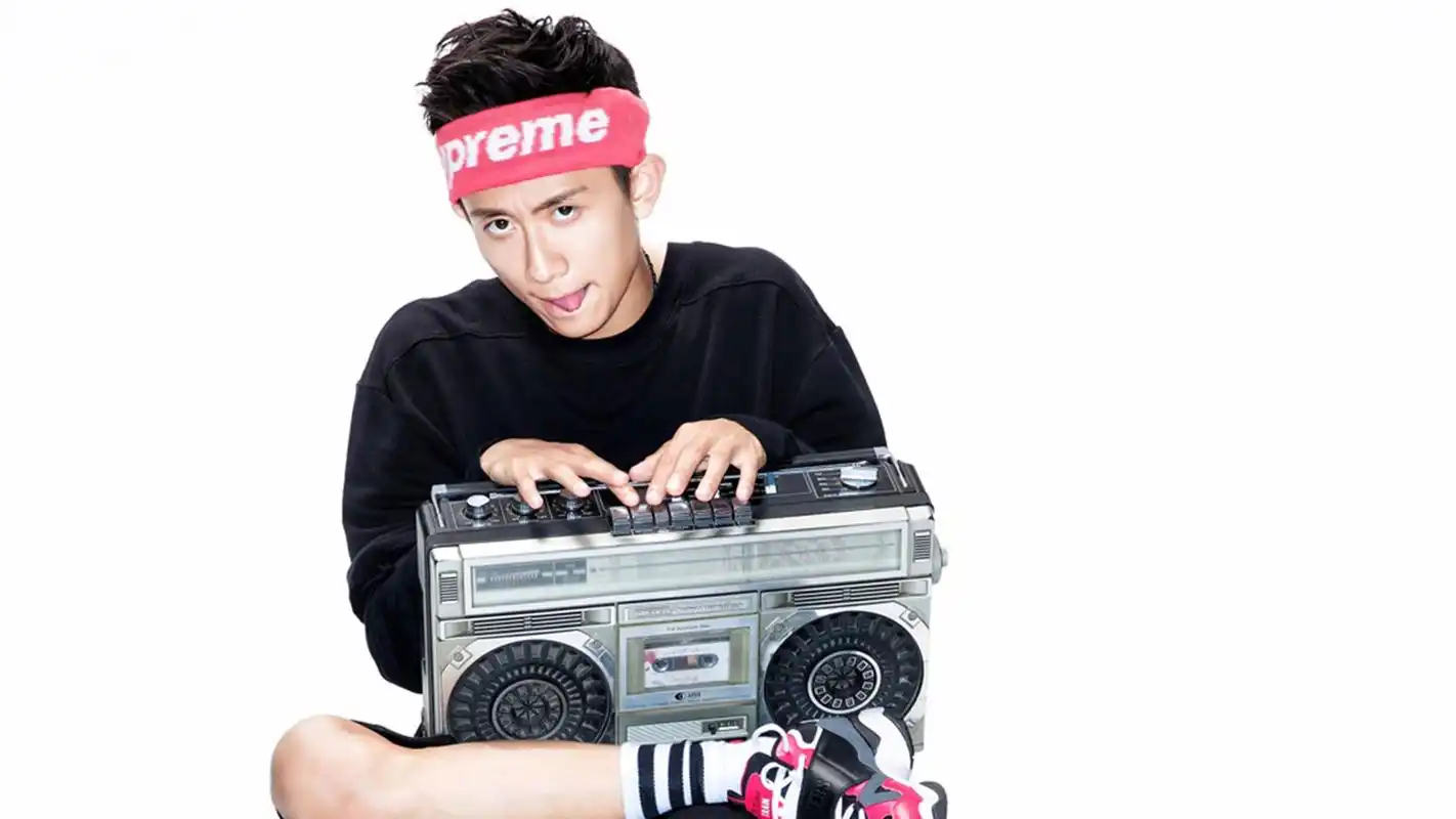 张一山时尚痞帅杂志写真图片桌面壁纸高清大图预览1600x900_大陆明星