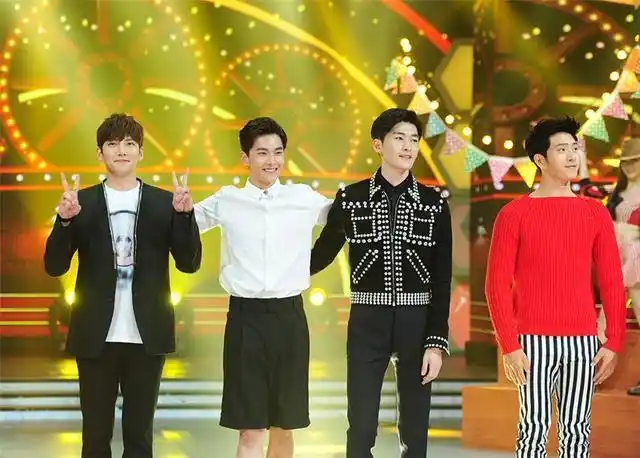 张一山,窦骁,杨旭文,陈柏霖共同参加当伴郎的婚礼,这个伴郎团实在是帅