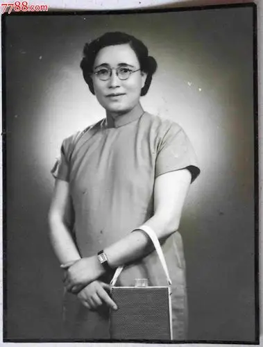 民国戴眼镜的时尚女子照-au7574641-老照片-加价-7788收藏__中国收藏