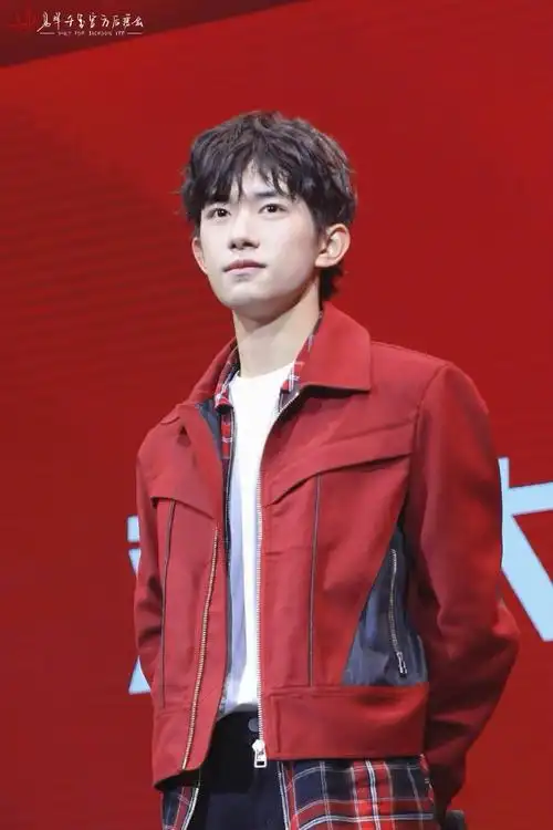 #易烊千玺电影小小的我#