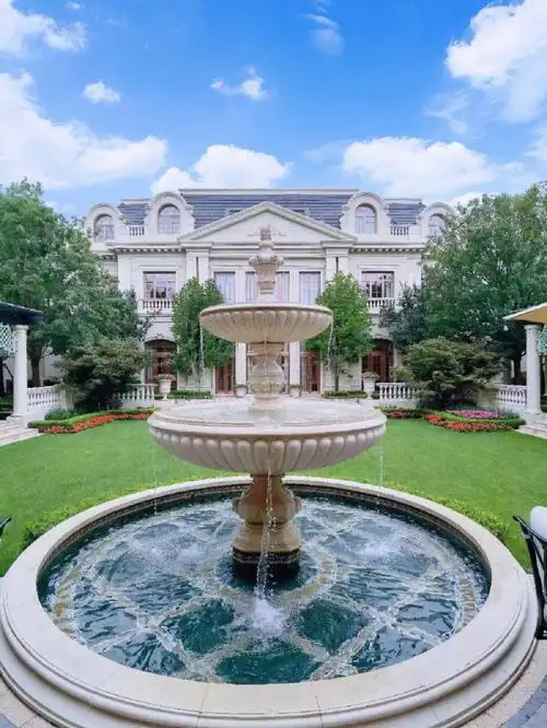 宫,比弗利山庄云云,因为当代中国家族,还未能拥有真正的庄园别墅