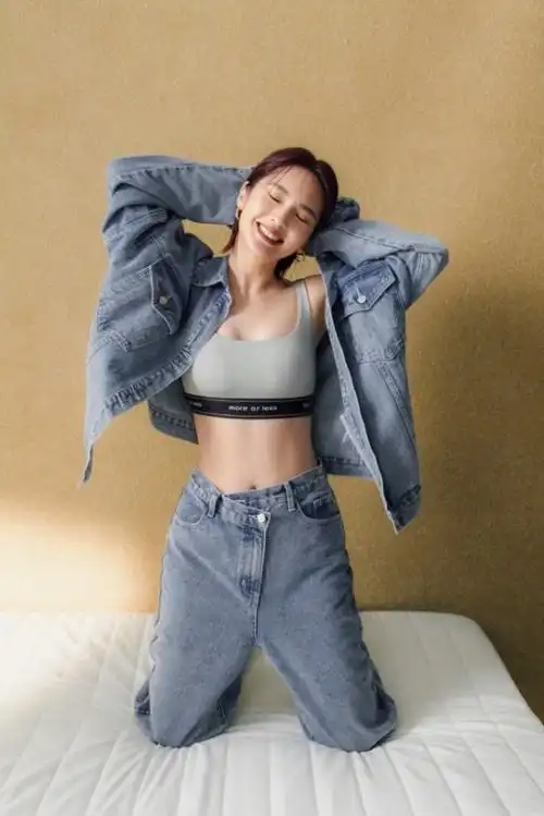 37岁杨丞琳晒健身照秀马甲线 扎哪吒头素颜出镜状态似少女