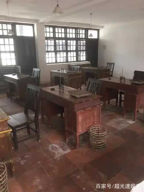 旧时的教室,有种回到儿时在瓦房下面上课的感觉