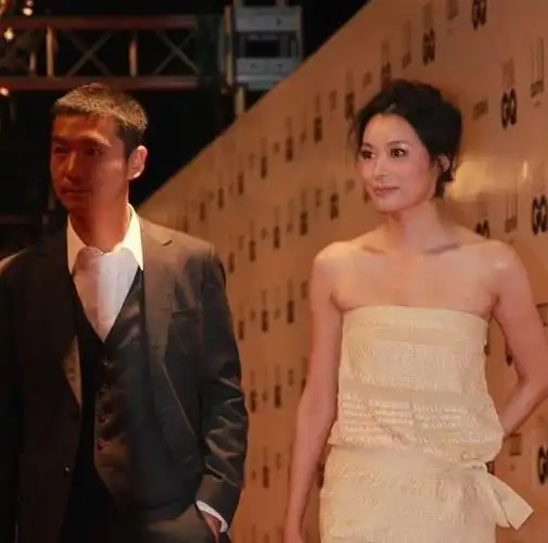 甚至大家都不知道邢佳栋是否结婚包海青是公认的t台第一美女,举手投足