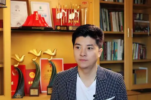 黄训国:千番雕琢终成玉