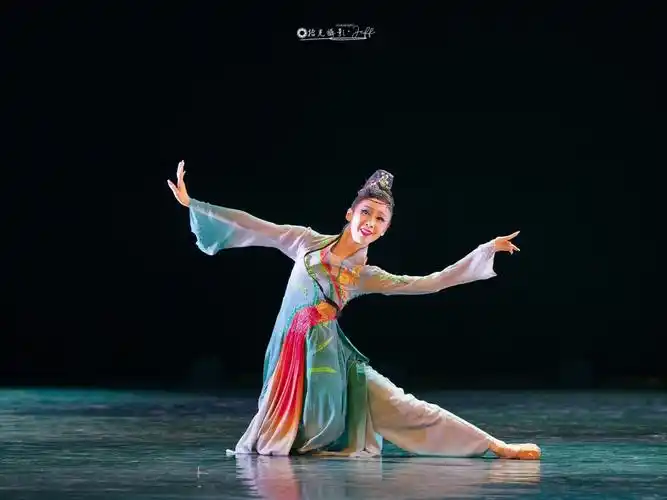 舞蹈照片采菊东篱下剧照