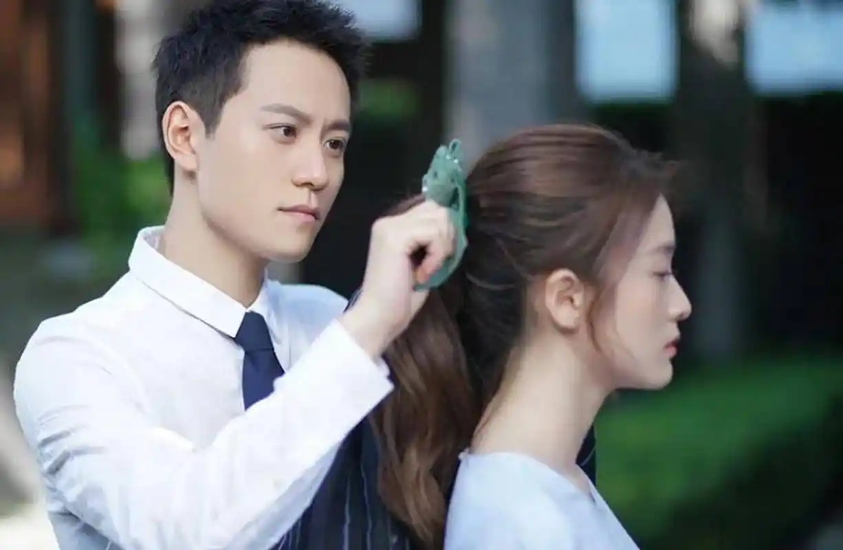 五年前胡辣汤风波,如今张雪迎新恋情曝光,杨紫却陷"撒谎门"