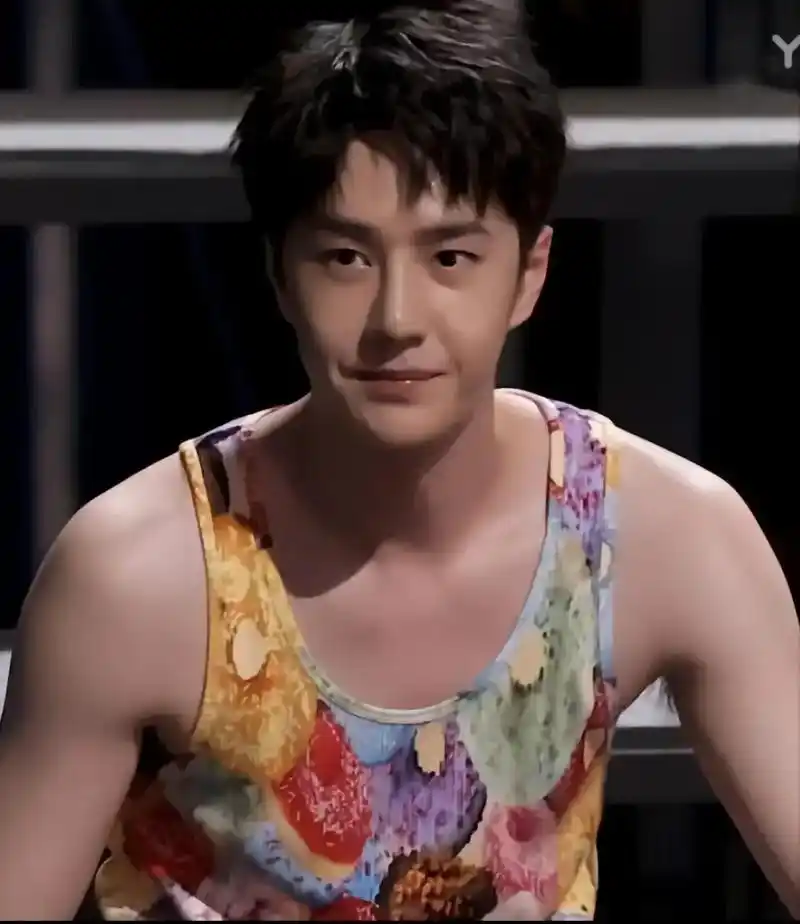 博哥的肌肉线条 这是我能看的嘛#王一博 #又奶又狼 #向全世 - 抖音