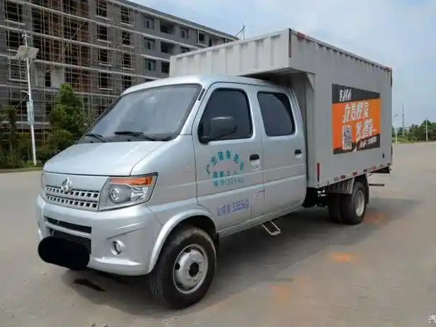 也有好几年了,最开始用的一台二手面包车还是表哥开了2年买了个大的