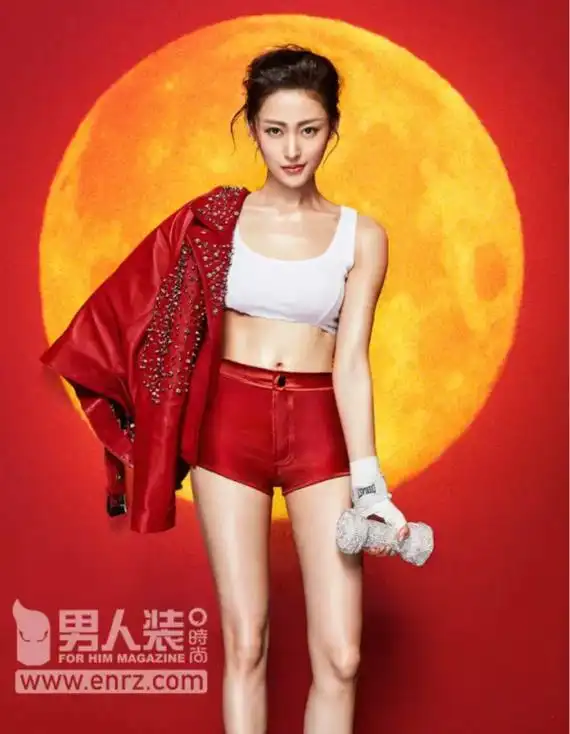 张天爱《男人装》:演绎四大神兽和赤色搏击