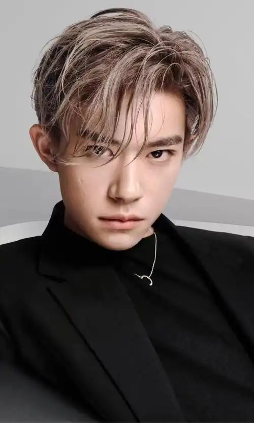 易烊千玺考编事件升级新电影受影响满江红剧组疑似停拍