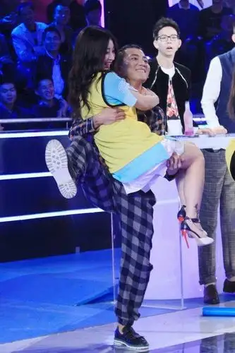 大左节目现场公主抱柳岩特意为其防走光