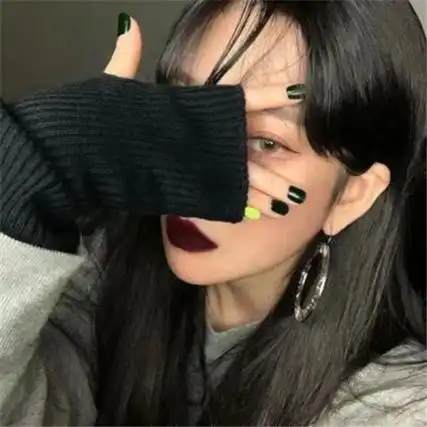 高冷的背景图片真人女生 你已被我拉入黑名单请勿闯进我_qq头像个性网