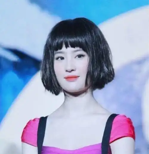 刘亦菲早期短发造型曝光乖巧可爱像极洋娃娃