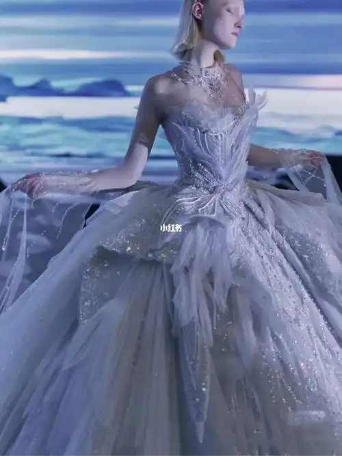 这款婚纱太绝了完美的淡蓝色主纱超级棒