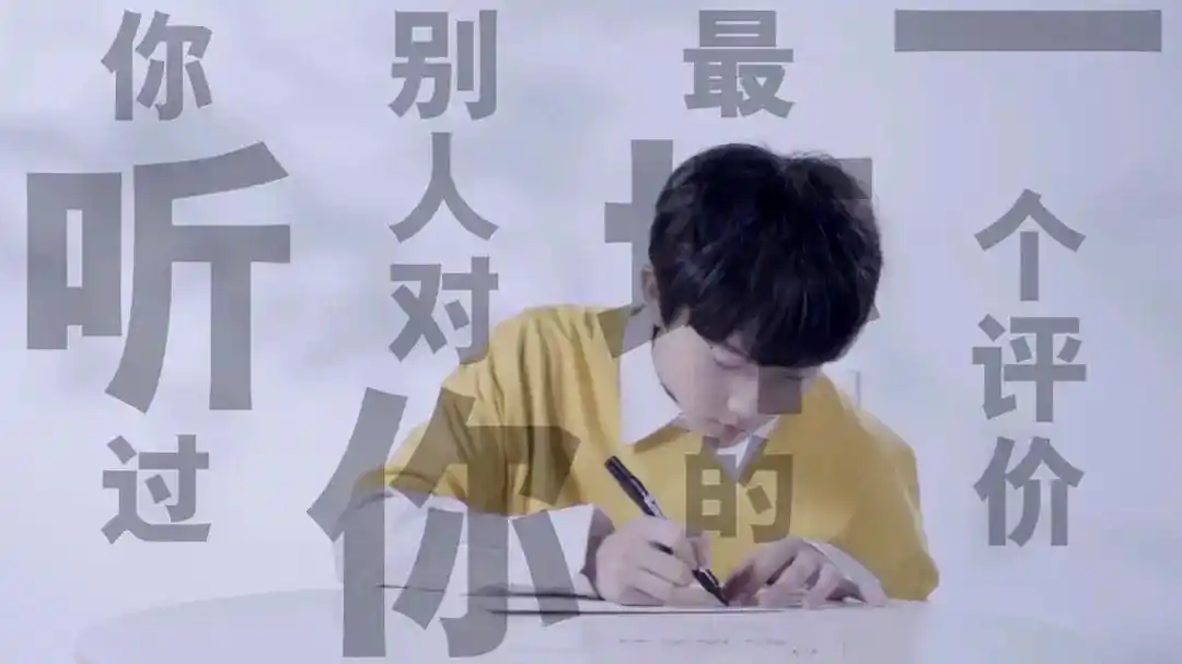 时代峰峻又不干人事?贺峻霖被滞留机场,粉丝谴责不停