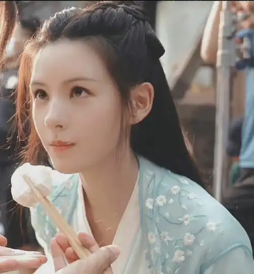 张予曦千秋令杀青剧照