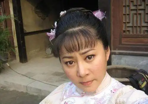 康熙王朝剧组:"蓝齐儿"当红隐退,"容妃"患癌,"索尼"去世