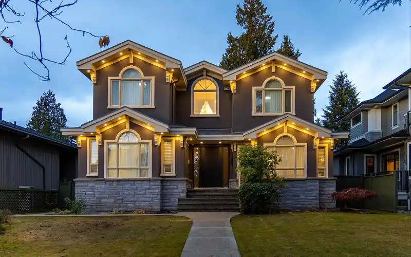 位于加拿大温哥华的一座典雅欧式住宅l4033 w 39th ave, vancouver