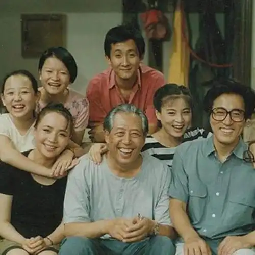 电视剧《我爱我家》是由英达导演,梁左编剧,宋丹丹,文兴宇