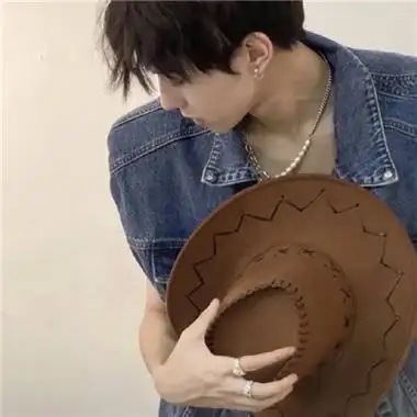 导读:今天小编给大家带来一组很好看又非常精致的帅气男生头像分享给