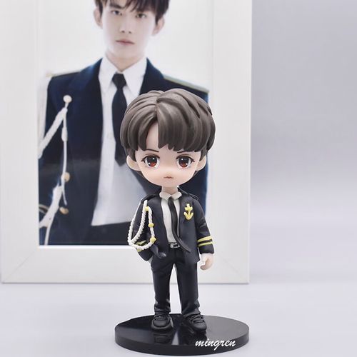 易烊千玺手办 同款人偶公仔小泥人生日创意 送女友礼物 六周年演唱会